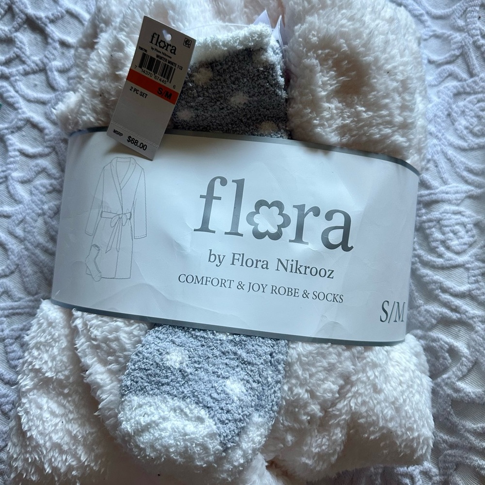 NWT Flora Robe - Picture 1 of 2